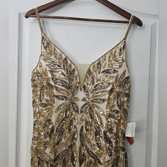 Mac Duggal Embellished Leaf Gown in Gold 12 NWT - Picture 4 of 10
